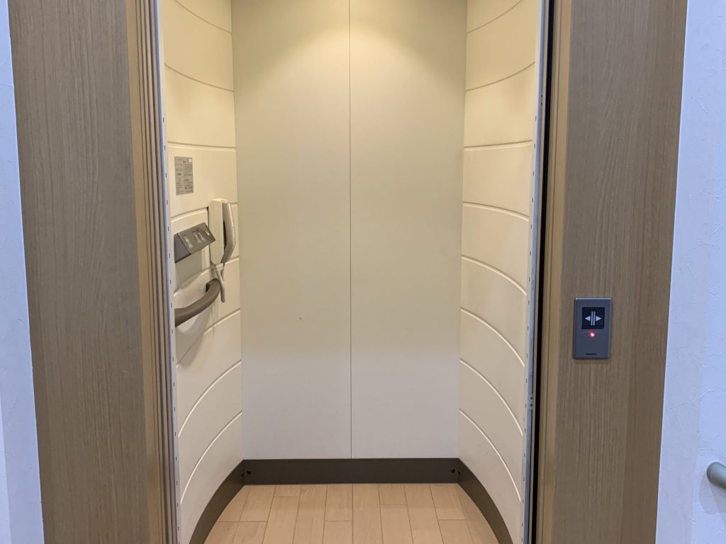kindscare_elevator